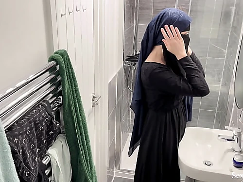 OMG! I didn&#039;t know arab girls do that. I caught a Muslim arab woman in hijab masturbating in the shower.