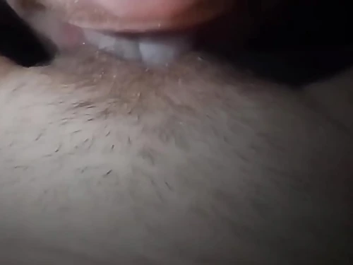 Gobbling pussy while she pops