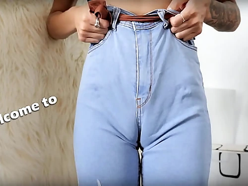 What an Epic Ax Cameltoe in Taut Jeans and Flawless Ass! Longue Tongue! Fine Stunner