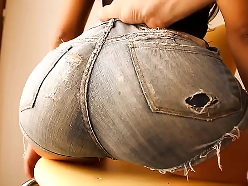 Most Plump Arse Teen! Wearing Cock-squeezing Denim Shorts!   Cameltoe!